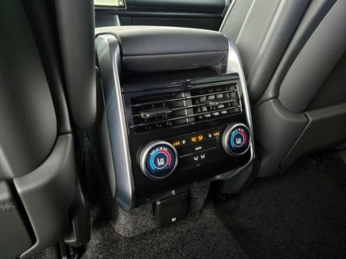 New 2026 Land Rover Range Rover Long Wheelbase SE AWD/4WD image 13