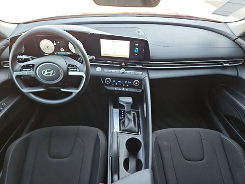 Used 2024 Hyundai Elantra SEL image 17