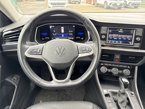 Used 2022 Volkswagen Jetta SE image 15
