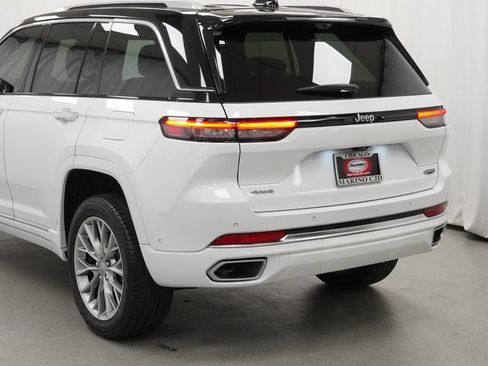 Certified 2022 Jeep Grand Cherokee Summit w/ Adv Protech Group IV AWD/4WD image 13