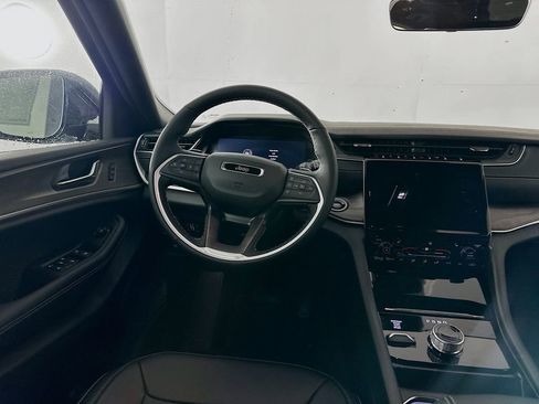 New 2025 Jeep Grand Cherokee Limited image 29