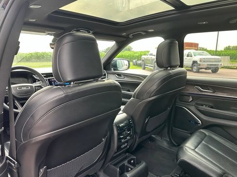 Used 2023 Jeep Grand Cherokee L Overland AWD/4WD image 22