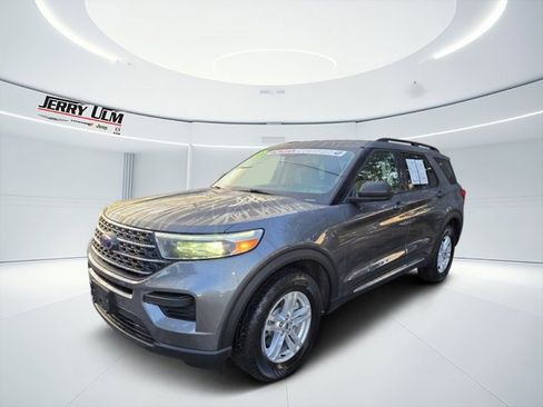 Used 2022 Ford Explorer XLT image 2
