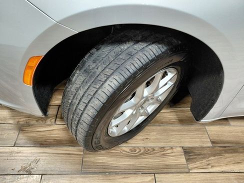 Used 2024 Chrysler Pacifica Touring-L image 24