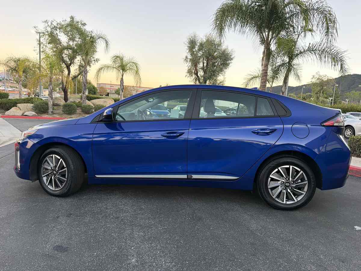 Used 2021 Hyundai Ioniq SE FWD image 11
