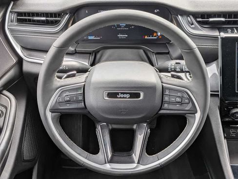 Used 2023 Jeep Grand Cherokee Altitude AWD/4WD image 21