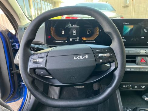 Used 2025 Kia K4 LXS image 27
