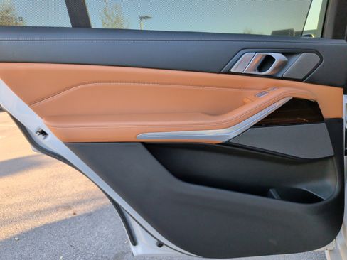 Used 2023 BMW X7 xDrive40i w/ Premium Package image 41