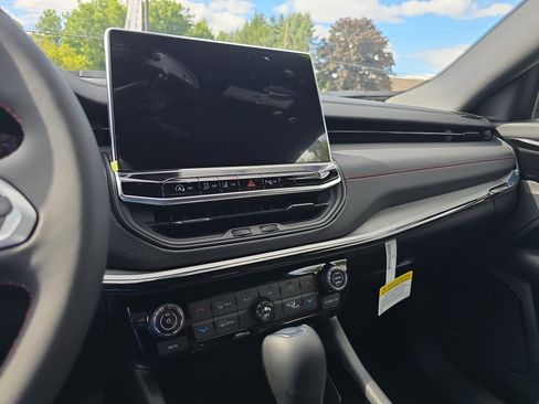 New 2025 Jeep Compass Trailhawk w/ Trailhawk Elite Group image 25