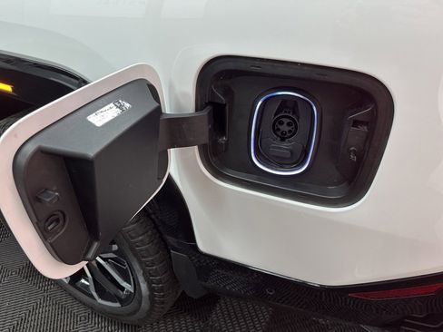 Used 2025 GMC Sierra EV Denali image 38