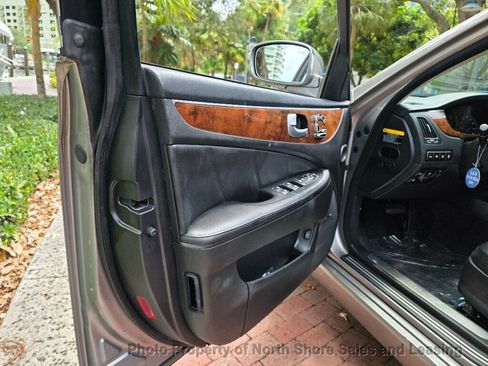 Used 2013 Hyundai Equus Signature RWD image 24