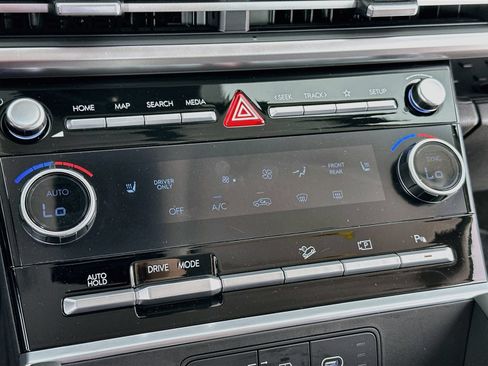 Used 2025 Hyundai Santa Fe SEL FWD image 22