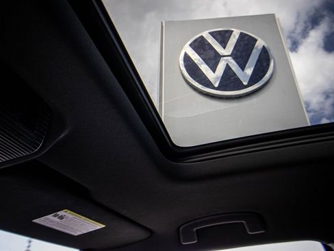 Used 2024 Volkswagen Atlas Cross Sport SE w/ Panoramic Sunroof Package image 47