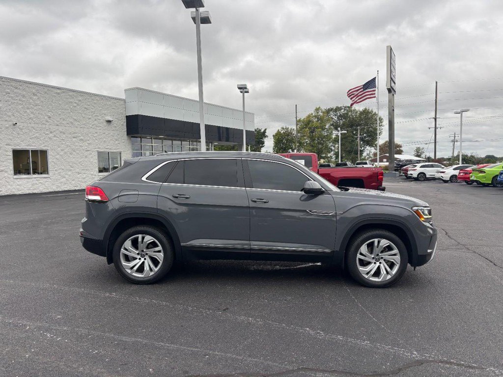 Used 2020 Volkswagen Atlas Cross Sport SEL AWD/4WD image 2