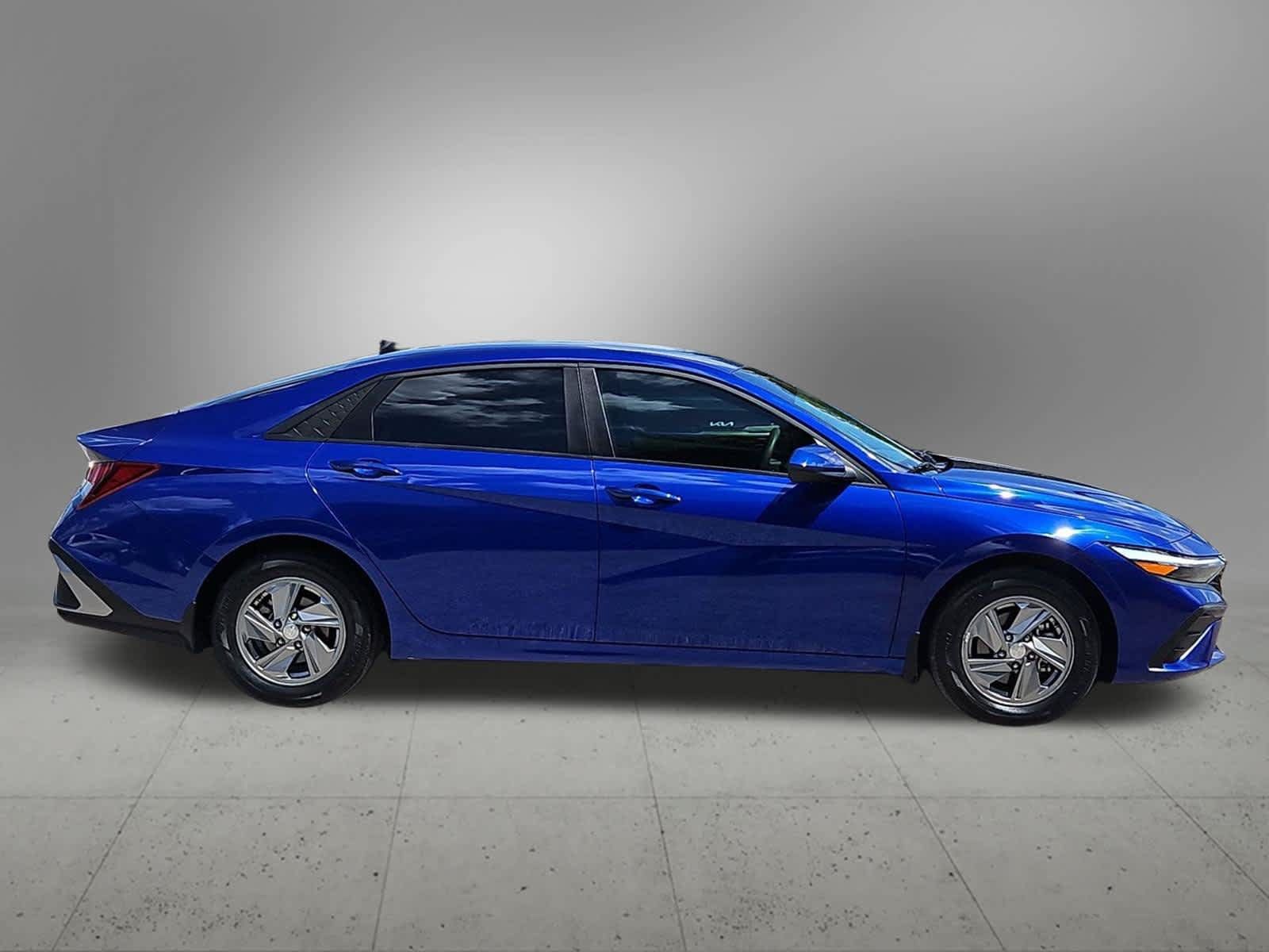 Used 2025 Hyundai Elantra SE FWD image 7