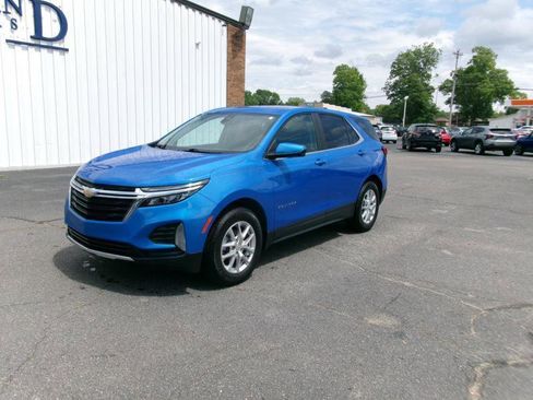 Used 2024 Chevrolet Equinox LT FWD image 2