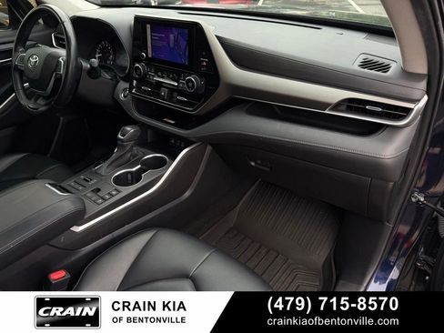 Used 2023 Toyota Highlander XLE AWD/4WD image 27