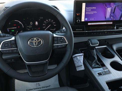 New 2026 Toyota Sienna XLE FWD image 17
