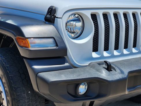Used 2020 Jeep Wrangler Sport AWD/4WD image 9