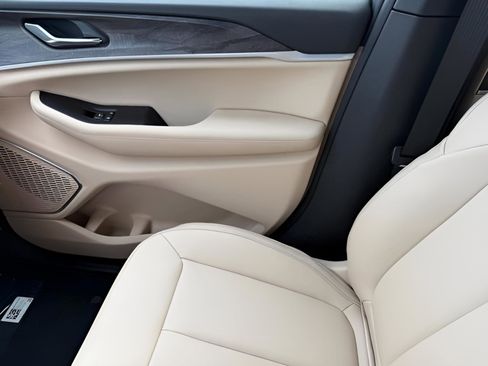 New 2026 Jeep Grand Cherokee Limited AWD/4WD image 9