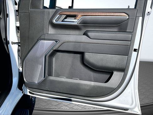 Used 2024 Chevrolet Silverado 2500 High Country w/ Technology Package AWD/4WD image 25