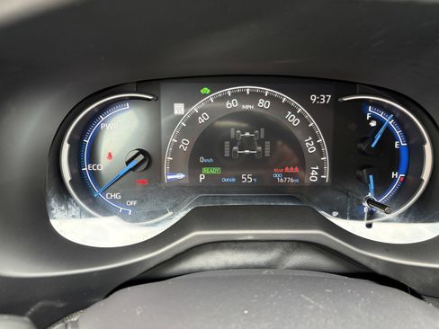 Used 2024 Toyota RAV4 LE AWD/4WD image 15