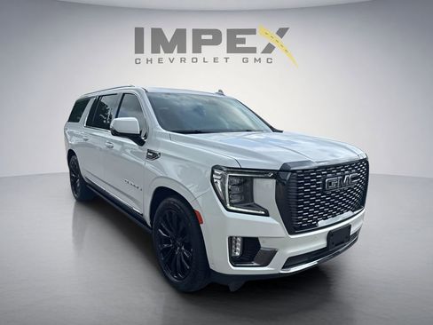 Used 2023 GMC Yukon XL Denali Ultimate w/ LPO, Floor Liner Package AWD/4WD image 7