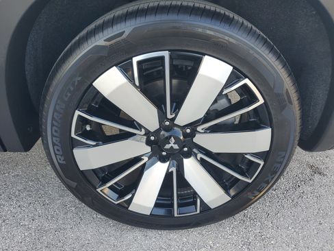 Used 2025 Mitsubishi Outlander SE image 31