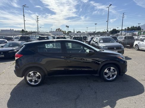 Used 2022 Honda HR-V LX image 2