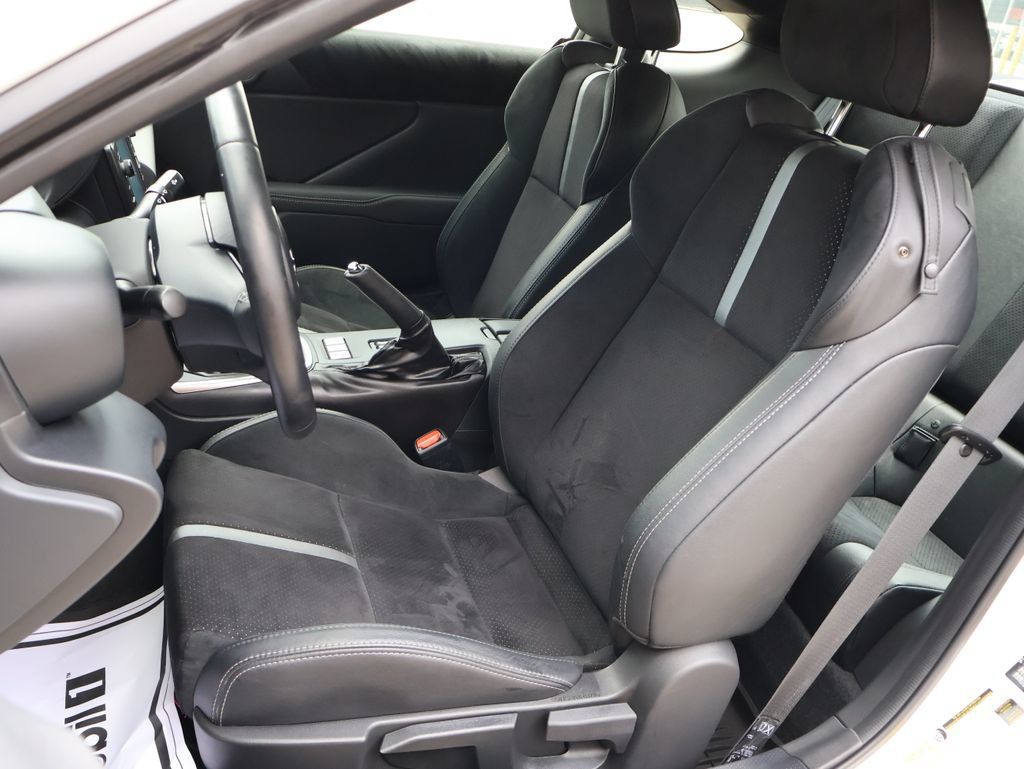 Used 2025 Toyota GR86 Premium w/ ALL Weather Mat Package (TMS) RWD image 13