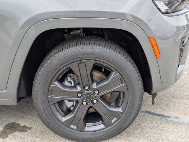 New 2027 Jeep Grand Cherokee Limited AWD/4WD image 12