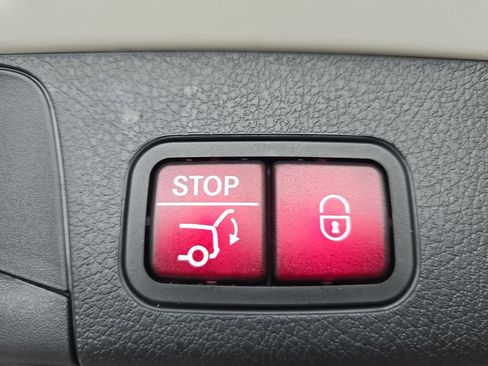 Used 2021 Mercedes-Benz GLB 250 image 16