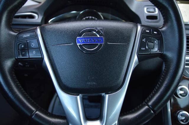 Used 2016 Volvo XC70 T5 Premier w/ Proximity Package FWD image 18