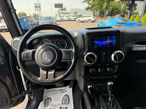 Used 2012 Jeep Wrangler Unlimited Sahara w/ Connectivity Group AWD/4WD image 18