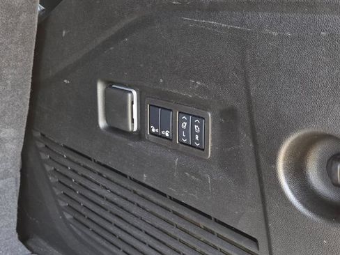 Used 2025 GMC Yukon Denali AWD/4WD image 13
