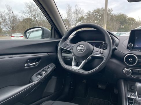 Used 2024 Nissan Sentra SV image 32