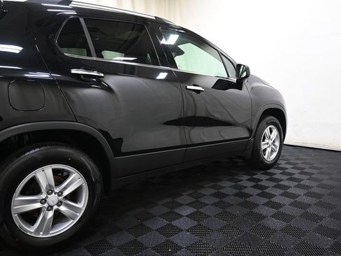 Used 2017 Chevrolet Trax LT w/ Sun & Sound Package AWD/4WD image 18