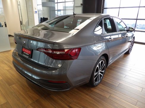 Used 2023 Volkswagen Jetta Sport image 6