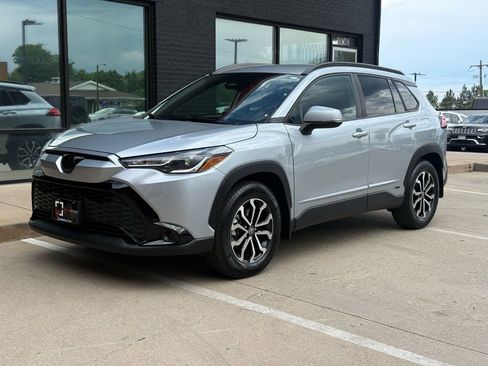 Used 2023 Toyota Corolla Cross SE image 19