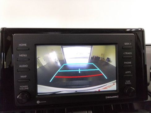 Used 2020 Toyota RAV4 XLE image 23