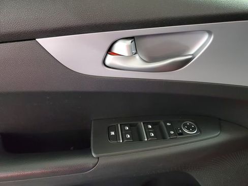 Used 2022 Kia Forte LXS w/ LXS Technology Package image 21