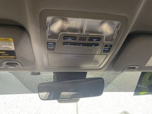 Used 2019 Toyota Highlander XLE w/ Carpet Mat Package (TMS) AWD/4WD image 26