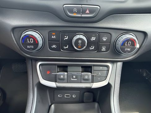 Used 2024 GMC Terrain SLE w/ Driver Convenience Package FWD image 20