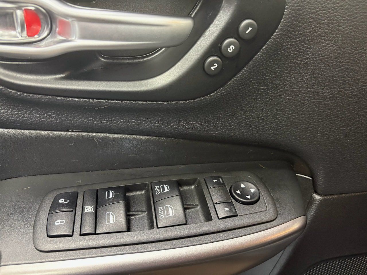 Used 2022 Jeep Cherokee Limited w/ Mopar Interior Package AWD/4WD image 13
