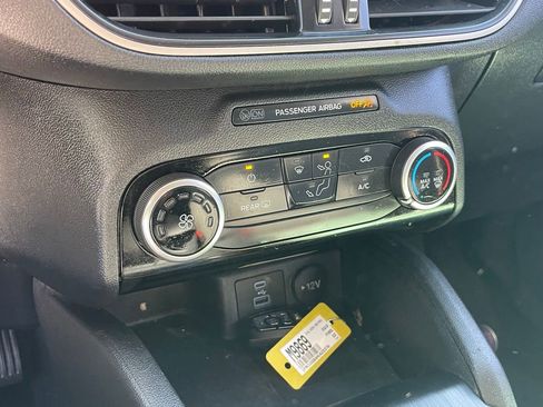 Used 2022 Ford Escape SE image 6