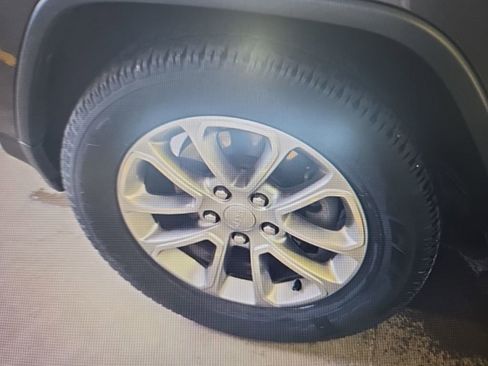 Used 2015 Jeep Grand Cherokee Limited w/ Luxury Group II image 14