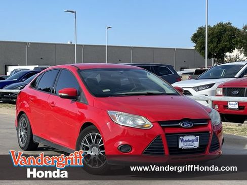 Used 2014 Ford Focus SE FWD image 1