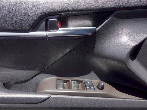 Used 2021 Toyota Camry LE FWD image 10