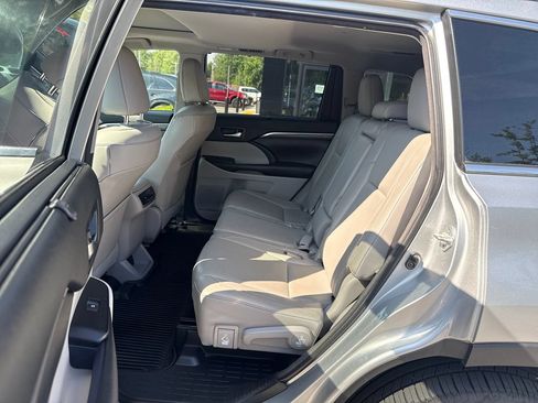 Used 2018 Toyota Highlander Limited AWD/4WD image 31