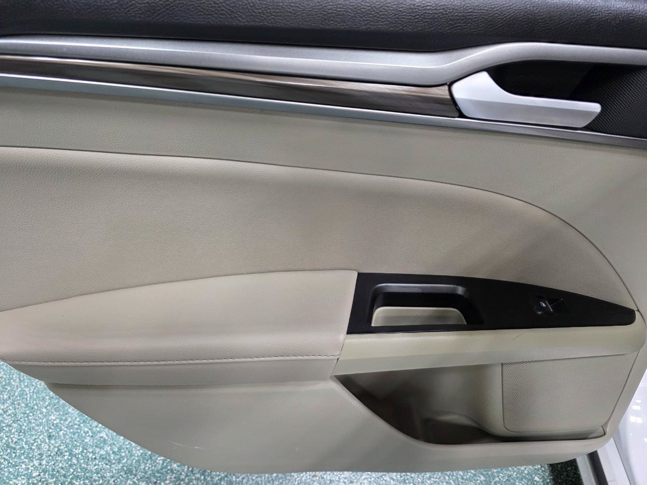 Used 2019 Ford Fusion SEL FWD image 20